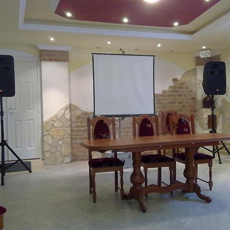 Central Apartman Gyula Zewnętrze zdjęcie