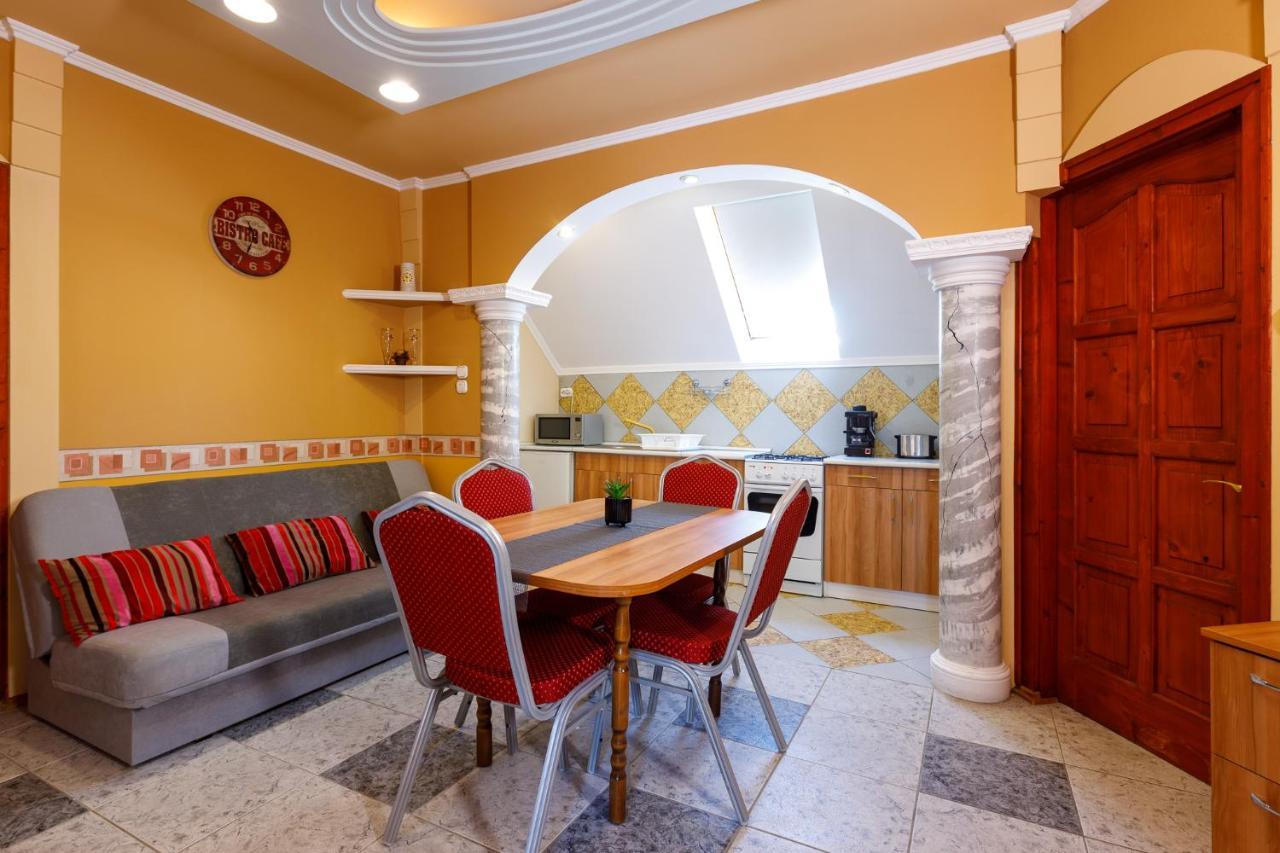 Central Apartman Gyula Zewnętrze zdjęcie