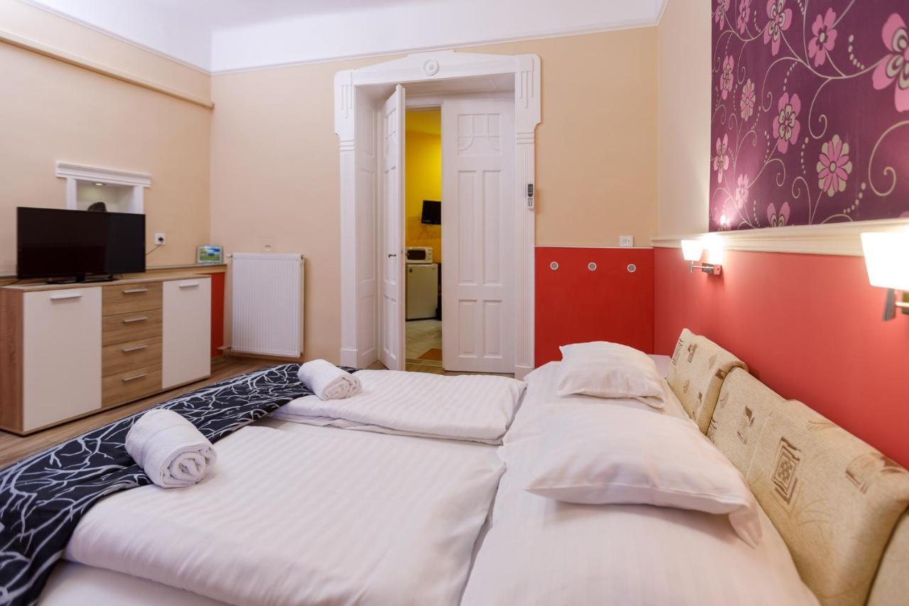 Central Apartman Gyula Zewnętrze zdjęcie