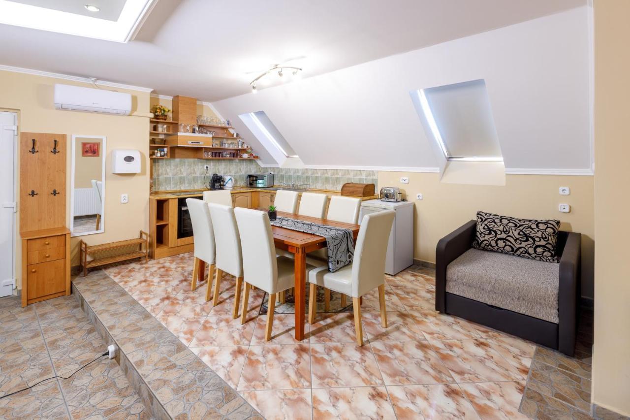 Central Apartman Gyula Zewnętrze zdjęcie