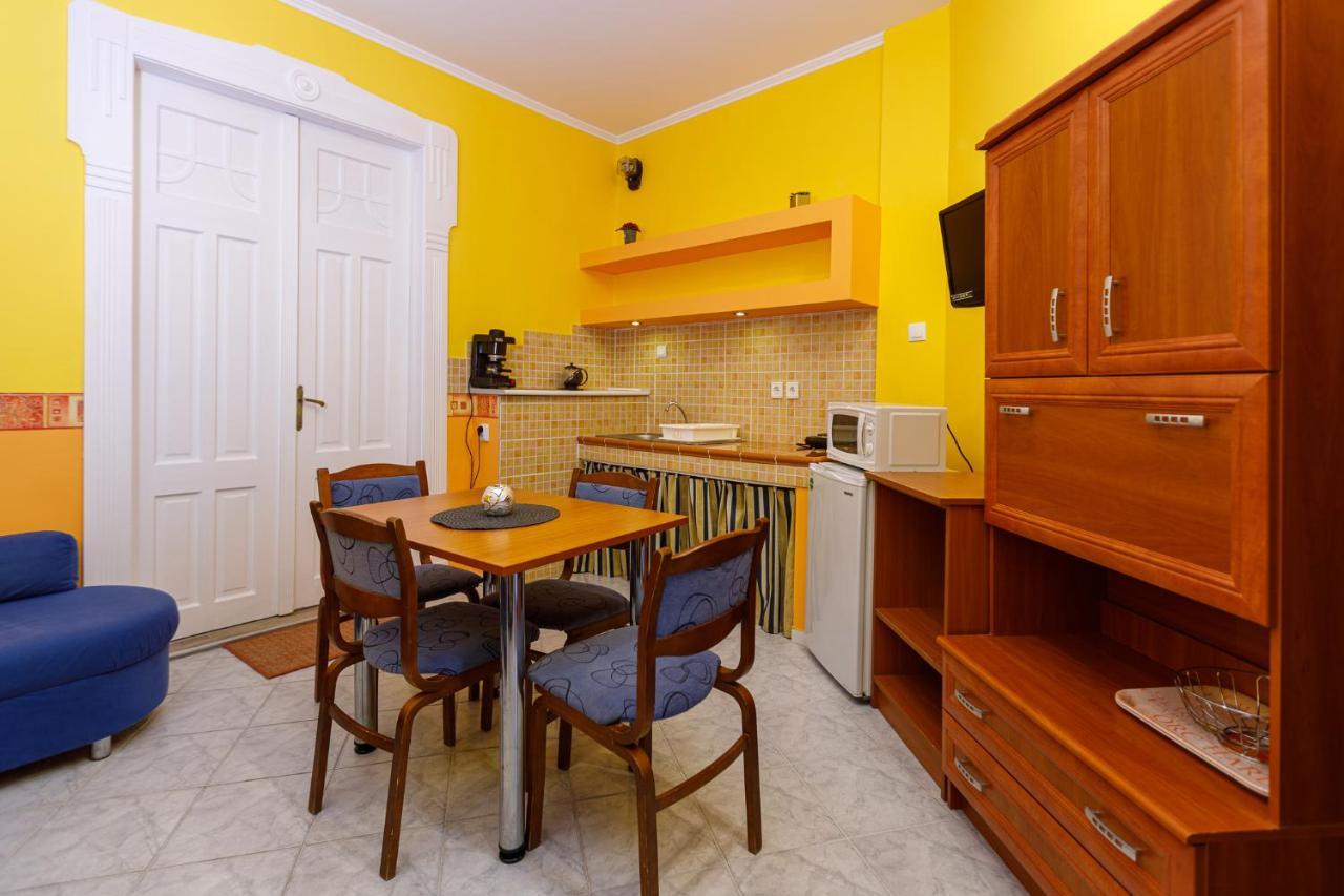 Central Apartman Gyula Zewnętrze zdjęcie
