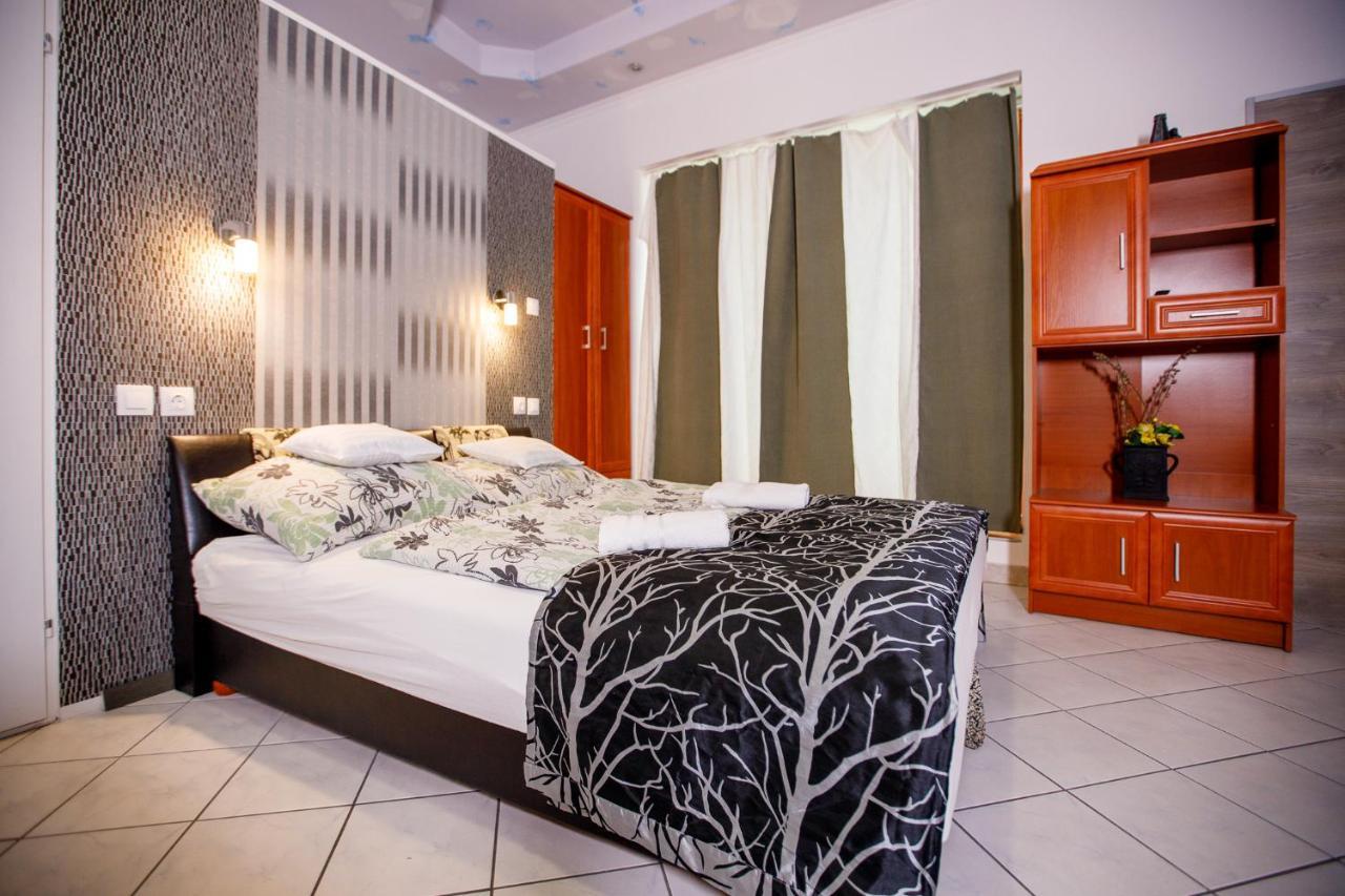 Central Apartman Gyula Zewnętrze zdjęcie
