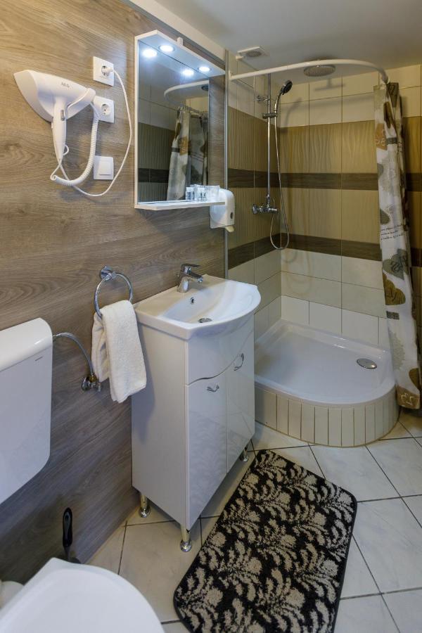 Central Apartman Gyula Zewnętrze zdjęcie