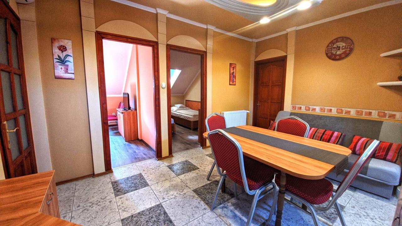 Central Apartman Gyula Zewnętrze zdjęcie