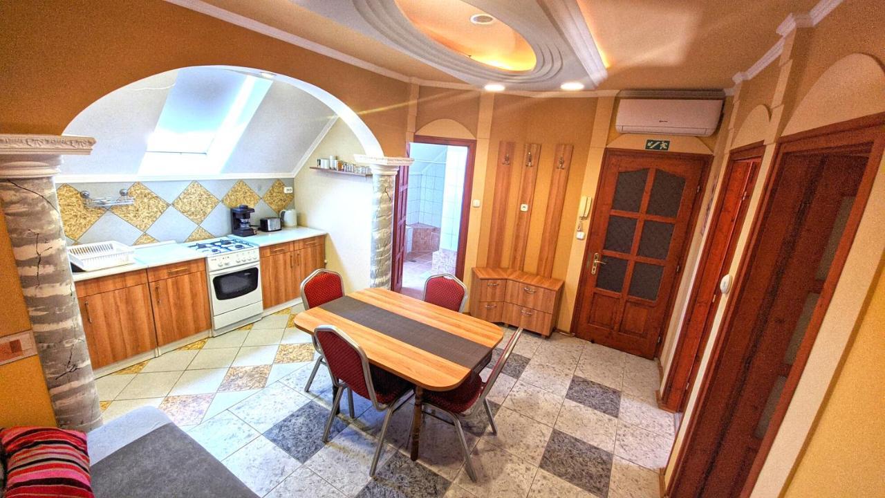 Central Apartman Gyula Zewnętrze zdjęcie