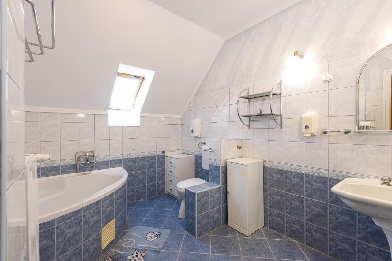 Central Apartman Gyula Zewnętrze zdjęcie