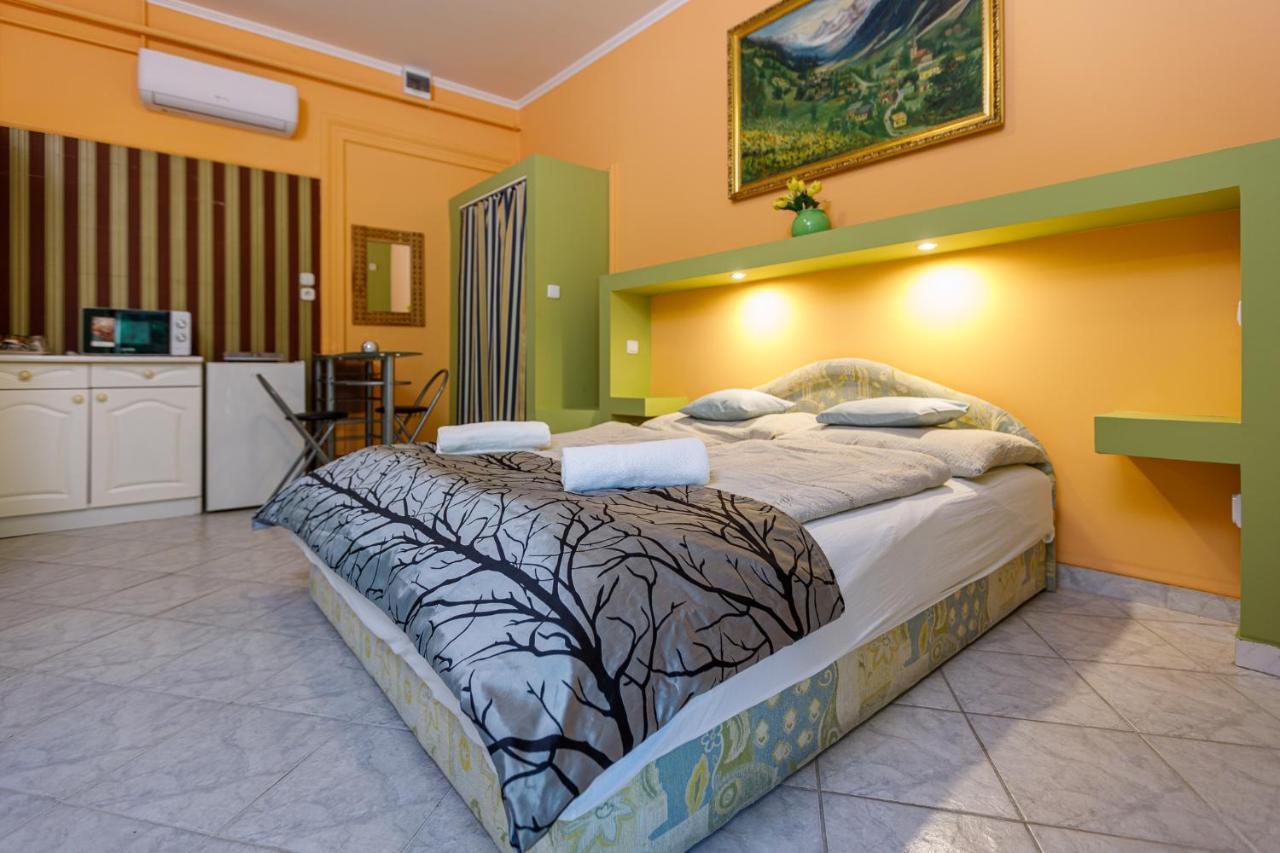 Central Apartman Gyula Zewnętrze zdjęcie