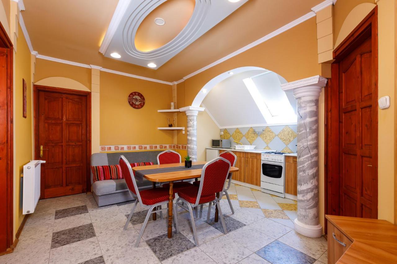 Central Apartman Gyula Zewnętrze zdjęcie