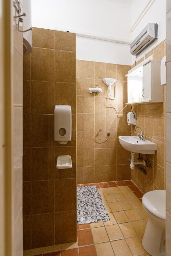 Central Apartman Gyula Zewnętrze zdjęcie