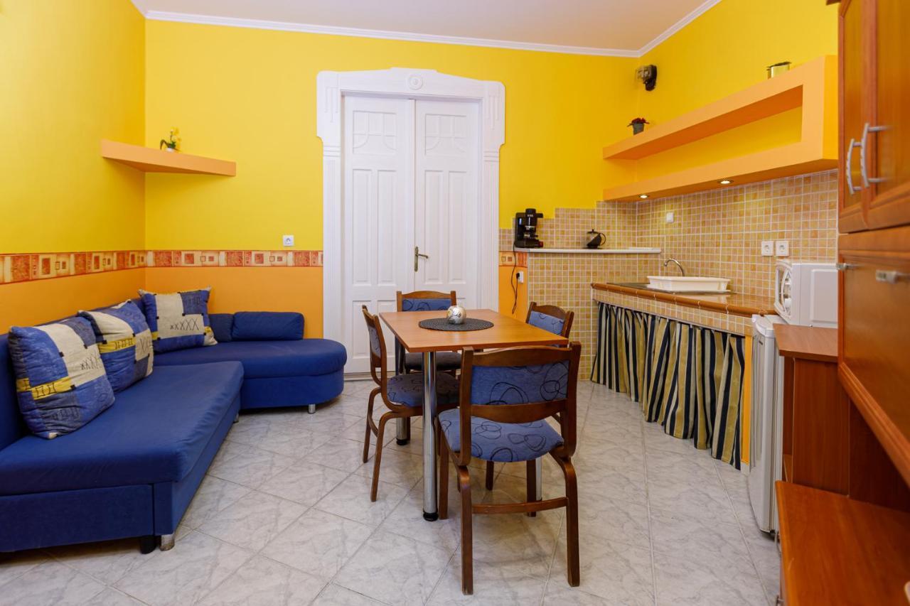 Central Apartman Gyula Zewnętrze zdjęcie