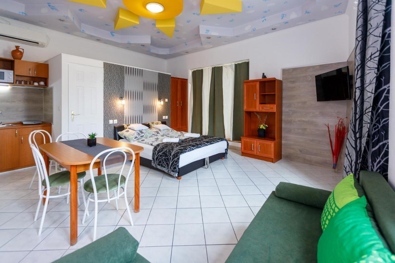 Central Apartman Gyula Zewnętrze zdjęcie