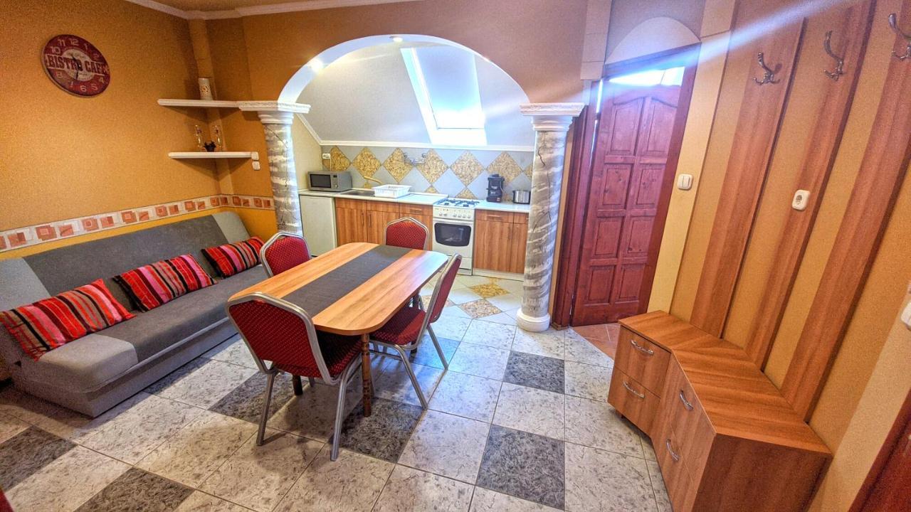 Central Apartman Gyula Zewnętrze zdjęcie