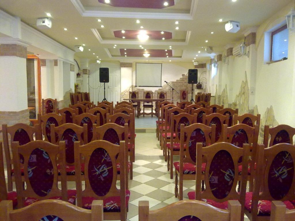 Central Apartman Gyula Zewnętrze zdjęcie